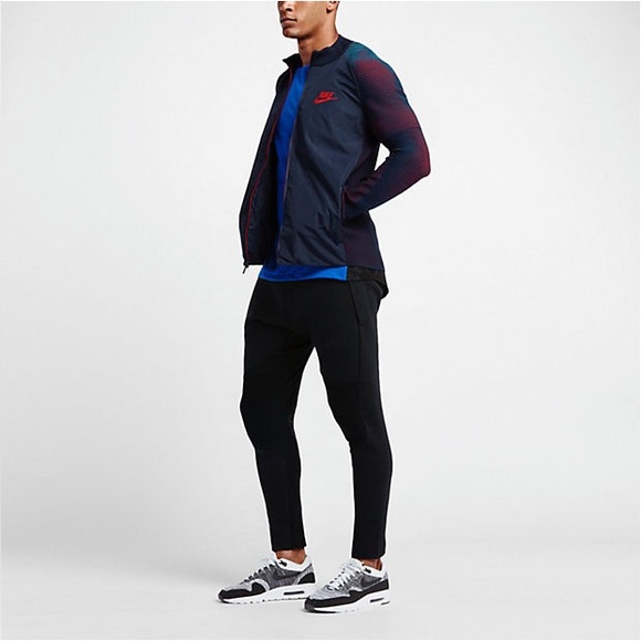 Brand New Nike Dynamic Reveal Jacket in Navy and Red - Picture 6 of 16